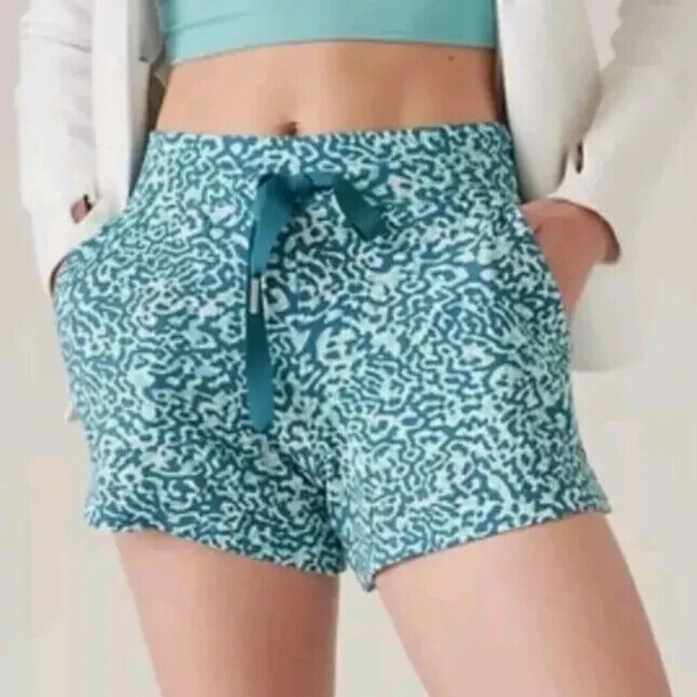 Athleta Balance 4" Shortie Shorts Leopard Teal Blue Sz. LARGE or 1X - NWT - $59